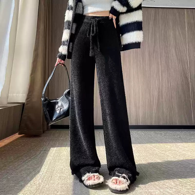 Effortlessly Elegant Pants with a Timeless Design